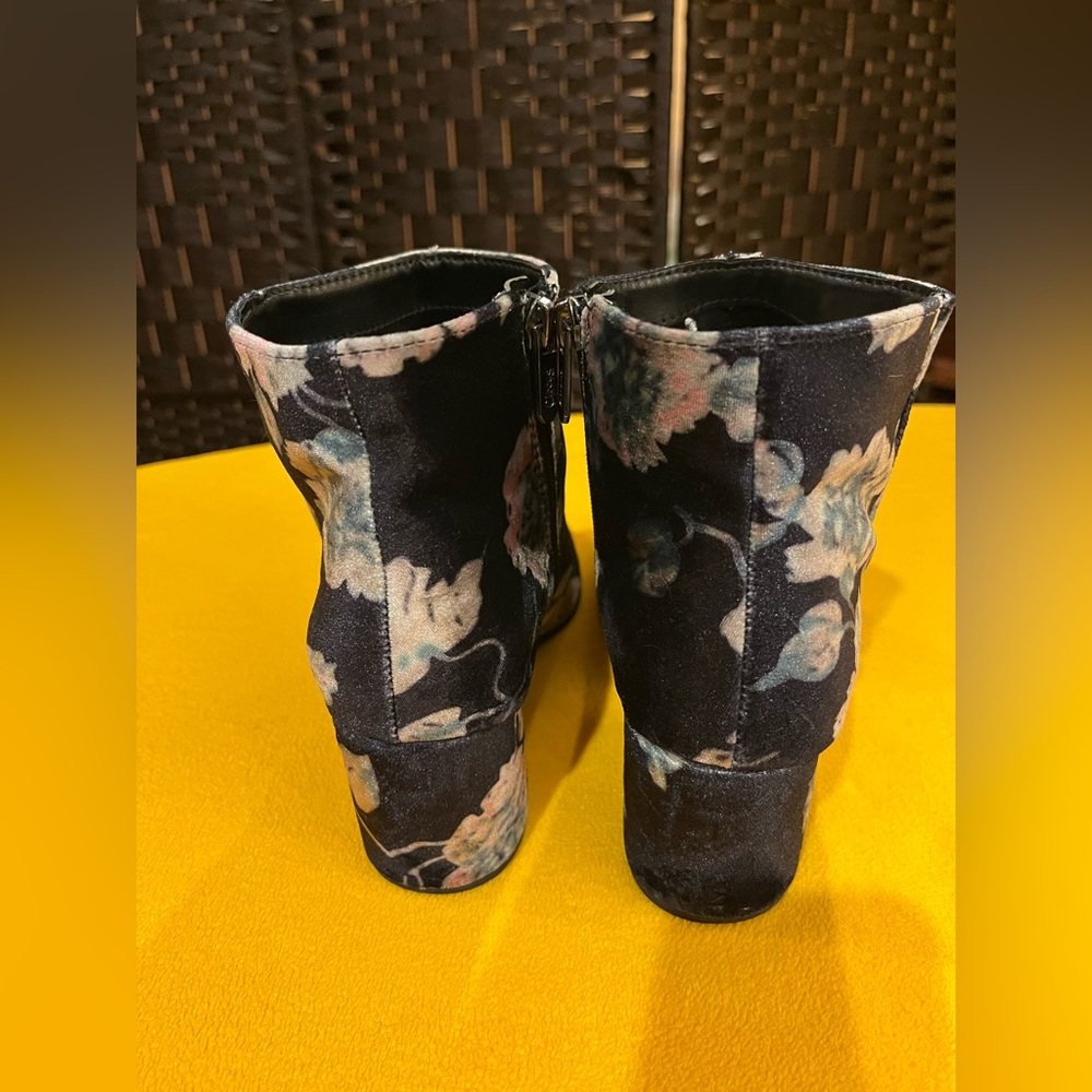 Sam Edelman Circus floral velvet ankle boots/ booties. Black, pink, green. 9.5 - Picture 4 of 8